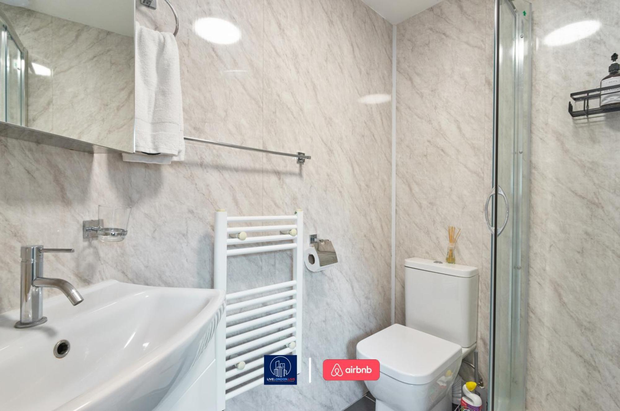 Last-Minute Specials L Sleeps Up To 4 Guests L One-Bedroom Apartment With King Bed And High Ceilings Near Camden By Live London Short Lets & Serviced Accommodation Eksteriør billede